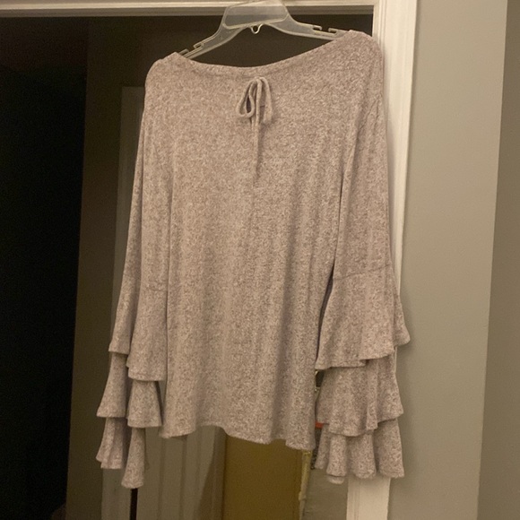 Soft and warm flare sleeve sweater - Picture 5 of 5